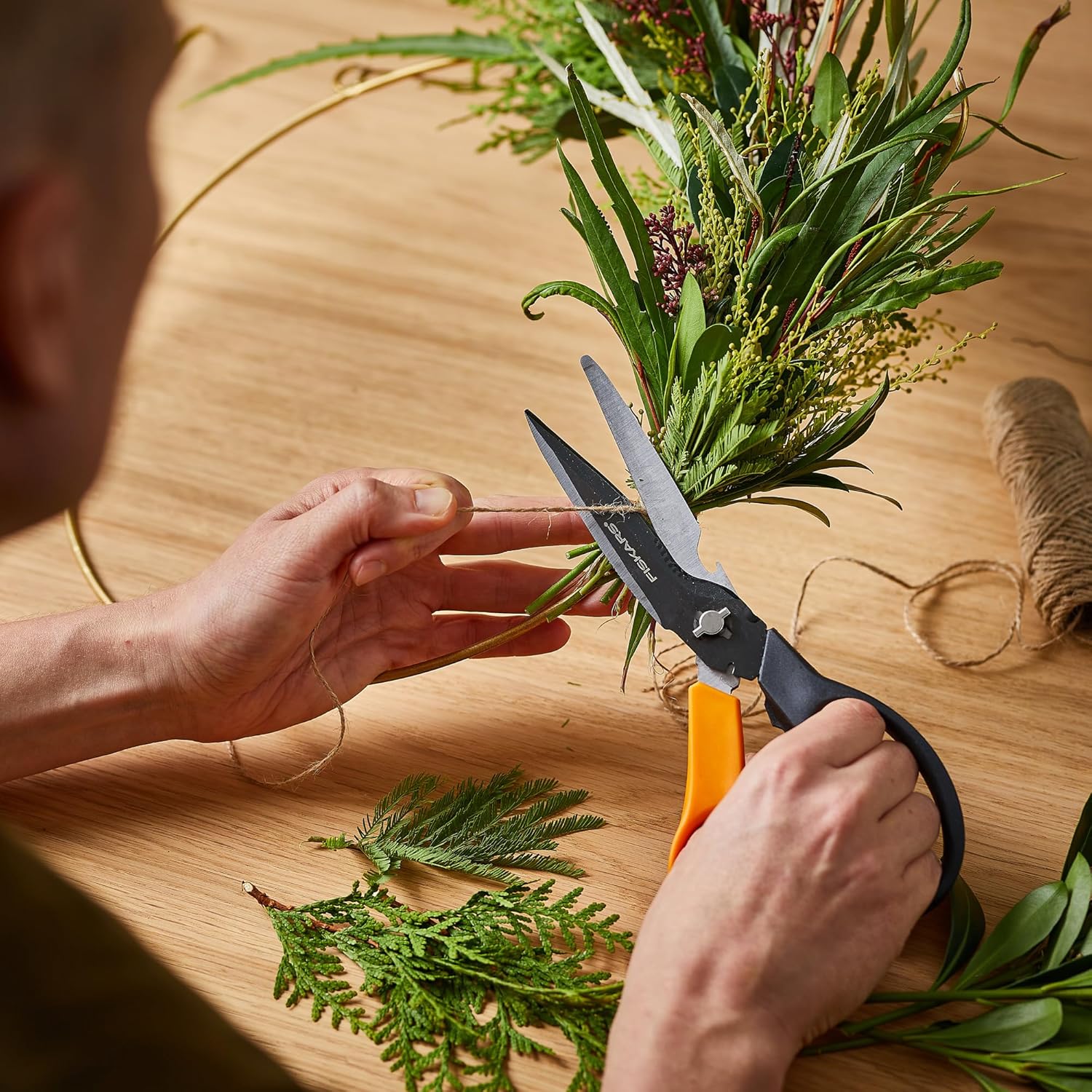 Fiskars Garden Scissors, 7-in-1 Garden Shears Multi-Tool with Sheath, Great for Plant Trimming, Cutting Nursery Pots, Bags, and Wire - Image 10
